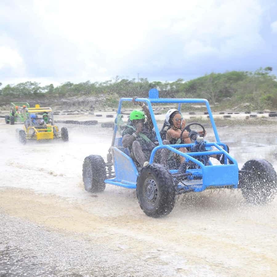 Punta Cana: Boogie Boarding and Parasailing Adventure