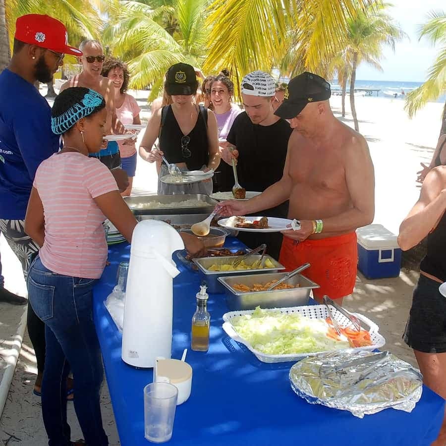 La Romana: Saona Island Boat Tour with Lunch
