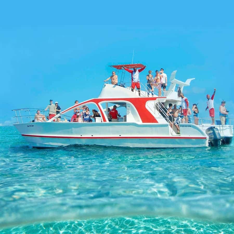 Party Boat in Punta Cana/Free Drinks and transportation inc