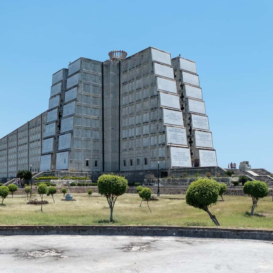 Santo Domingo: City Tour with Los Tres Ojos and Lighthouse