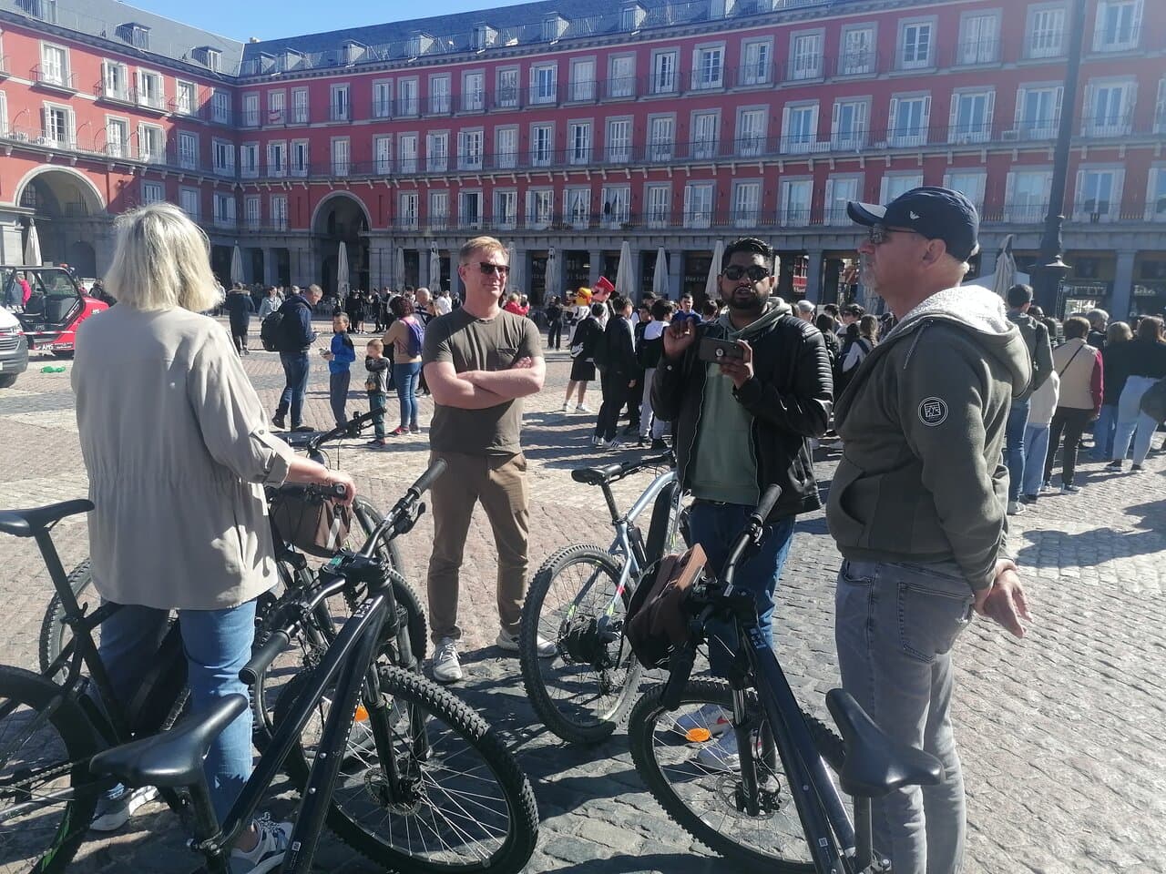 Madrid Retiro Park and Literary Quarter by Bike