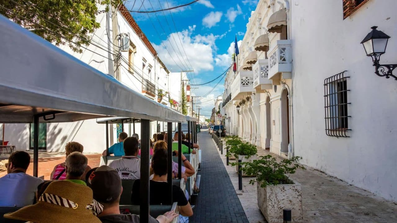 Punta Cana: Santo Domingo City Tour with Lunch