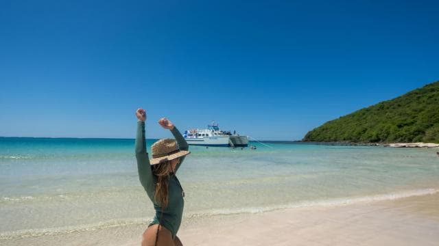 From Fajardo: Catamaran Beach Excursion with Lunch