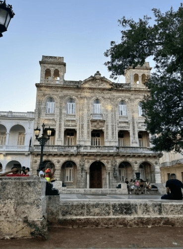 Havana Private Classic Car Tour
