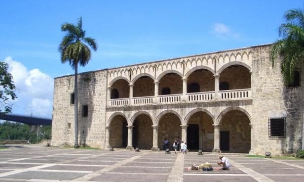 Zona Colonial: Recorrido Histórico con Chocolate y Mamajuana