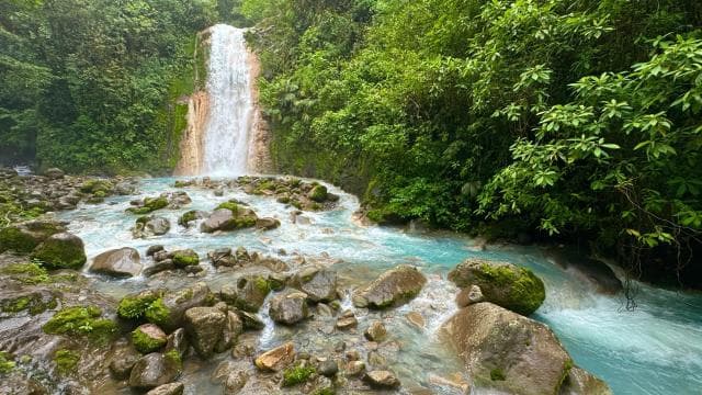 La Fortuna: Blue Falls Shuttle with Free Time to Explore