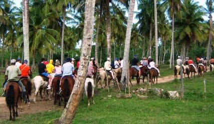 Miches: Laguna El Limón Kayak and Horseback Riding Tour
