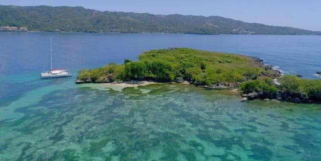 Samaná: Catamaran Boat Tour with Snorkeling and Lunch