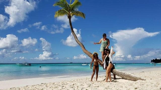 Saona Island: Relaxation Day Trip with Open Bar