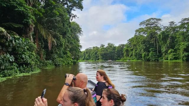 Tortuguero: "Unforgettable" canoe tour in the Tortuguero National Park