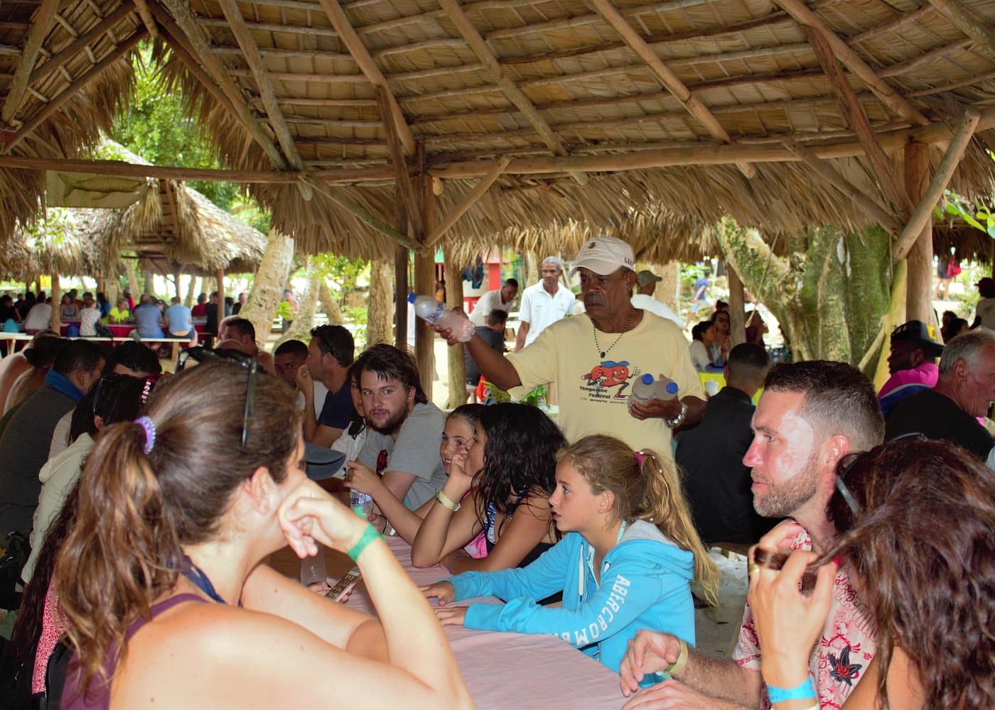 Parque Nacional Los Haitises e isla de Cayo Levantado con guías locales