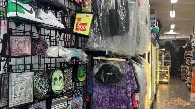 San Juan: Smoke shops adventure smoke friendly
