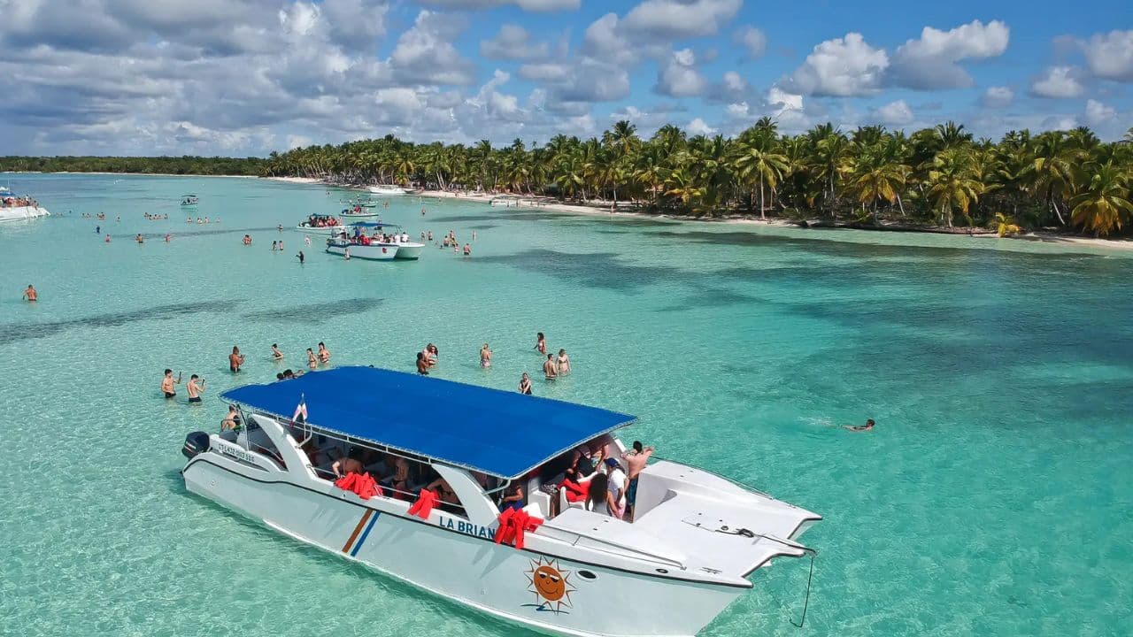 Punta Cana: Saona Island Full-Day with Buffet and Pickup