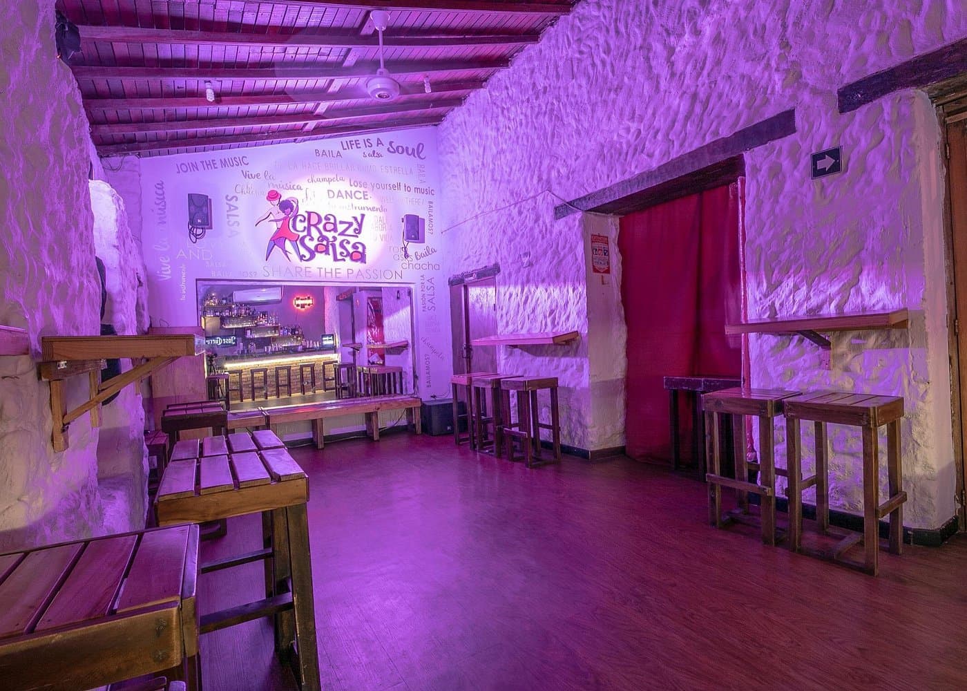 Salsa Tour in Cartagena with admission Ticket to Café Havana
