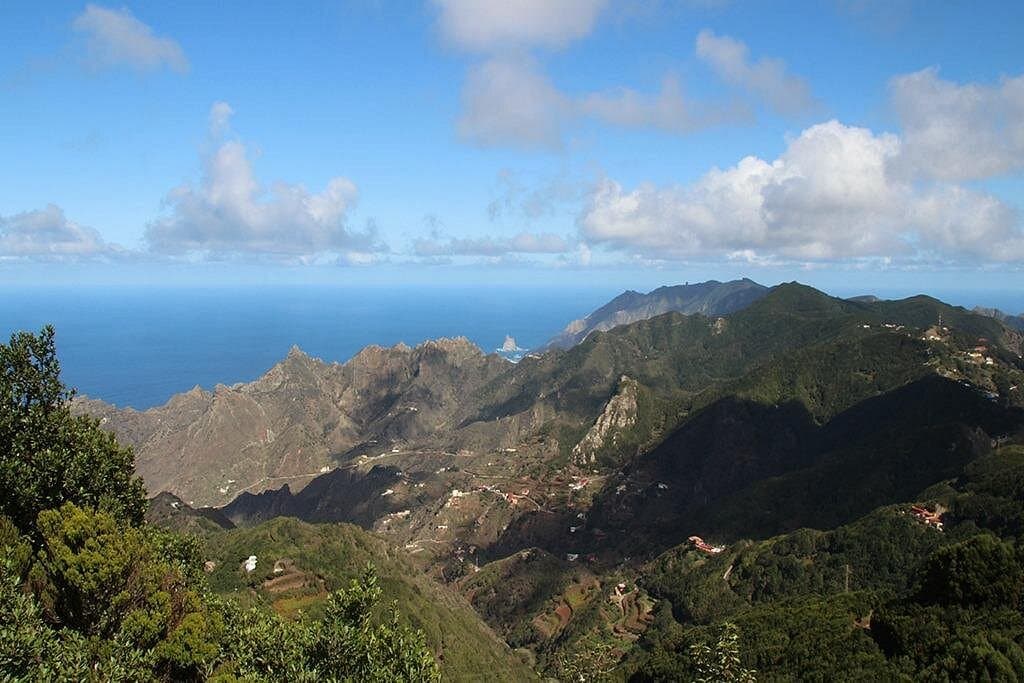 Full day tour visiting Santa Cruz, La Laguna and Anaga